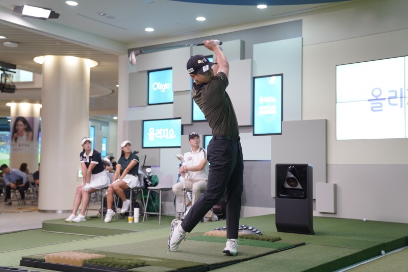 지난 2일(월) 대전 골프존조이마루에서 열린 ‘2024 올리지오 GTOUR MIXED CUP’ 우승자 염돈웅 경기 모습.