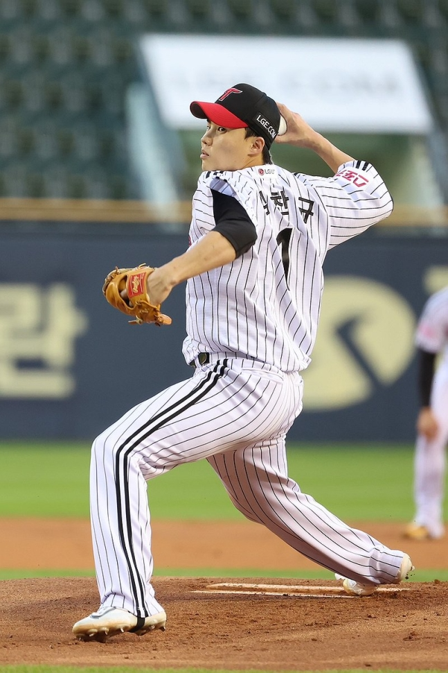 역투하는 LG 선발 임찬규