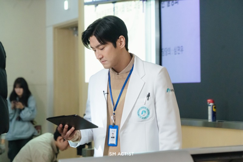 ‘DNA 러버’ 최시원, 맛깔나는 열연 뒤엔 ‘뜨거운 열정+센스 애드리브’