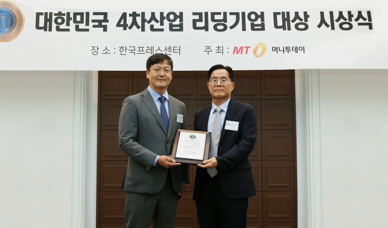 비젠트로 김홍근 대표(오른쪽) 수상사진