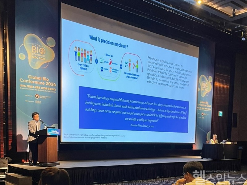 GC녹십자 최봉규 데이터사이언스 센터장이 GBC 2024 참가해 '혈우병 환자 맞춤치료 의사결정 지원 시스템 사례'에 대해 발표하고 있다. (GC녹십자 제공)