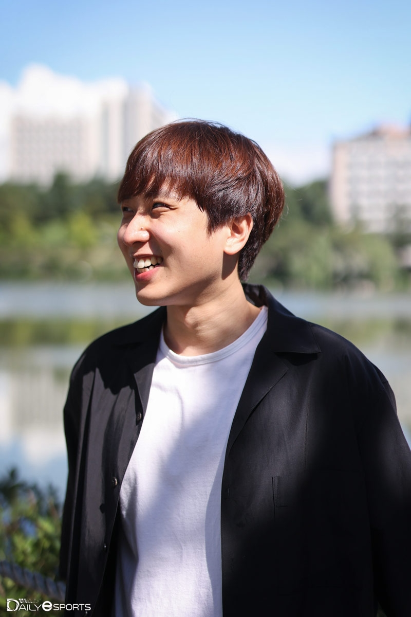 군 입대 전 인터뷰 중인 조성호.