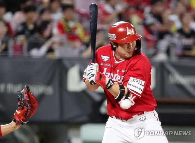 '마그넷 정' SSG 최정, KBO리그 개인 통산 최다 사사구 신기록…1천381개