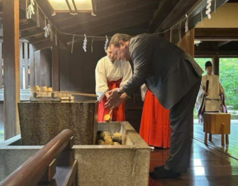 주일 우크라이나 대사관 X(옛 트위터) 계정에 올라온 야스쿠니 신사 참배 사진