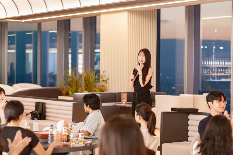 윈저, 'Art with WINDSOR' 아트클래스 성료… 오하은 작가와 함께한 위스키와 예술의 특별한 만남