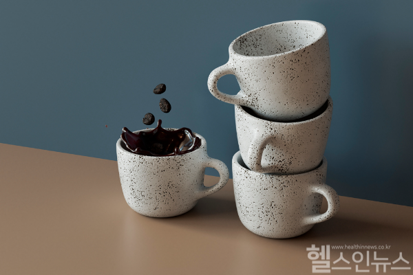 일주일 5일 이상 카페인 섭취하는 사람. 건강에 별 문제 없어도 심혈관 질환 위험 높아질 수 있어 주의해야 (클립아트코리아)