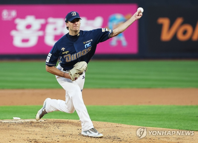 역투하는 NC 선발투수 하트