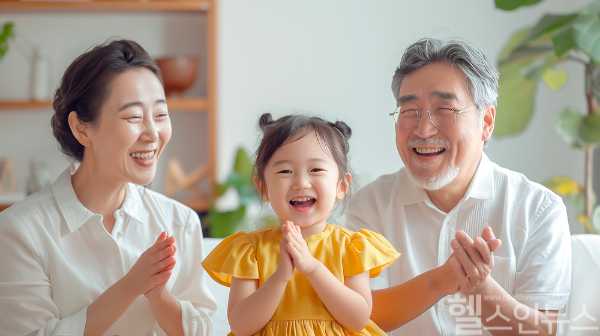 지속적인 증가 추세 보이고 있는 대표적 노인성 질환 '치매'. 초기에 건망증과 비슷해 헷갈리기 쉽고 부정적 인식 때문에 발견 시기 늦어지기도... 치매 초기 증상 알아보고 적극적으로 대처해야 (클립아트코리아)