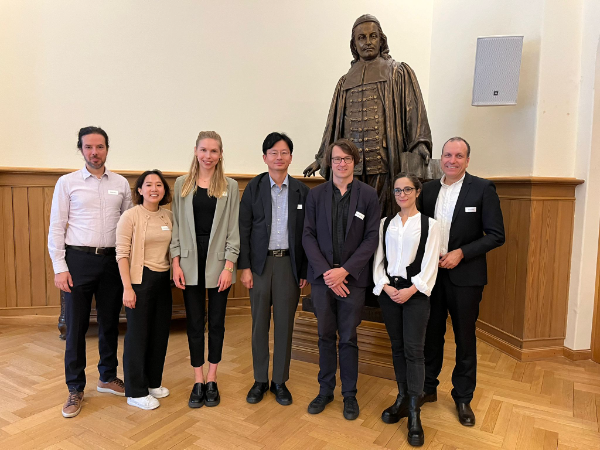 왼쪽에서 4번째는 전홍진 삼성서울병원 교수, 오른쪽 옆은 구트윈스키 샤리테 의대 교수. 오른쪽 가장 자리는 사우어 샤리테 의대 연구부학장 (삼성서울병원 제공)