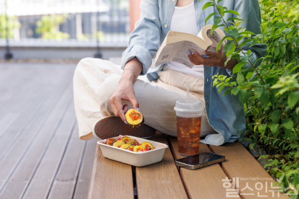 대표적인 다이어트 음식인 닭가슴살부터 퀴노아, 두부면, 병아리콩 등 다양한 식품을 이용한 헬시플레저들의 '건강한 다이어트 도시락' 만드는 법 (365mc병원 제공)