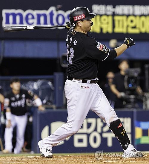 '4위 두산 맹추격' KT, 삼성에 12-5 완승…장성우 6타점 맹활약