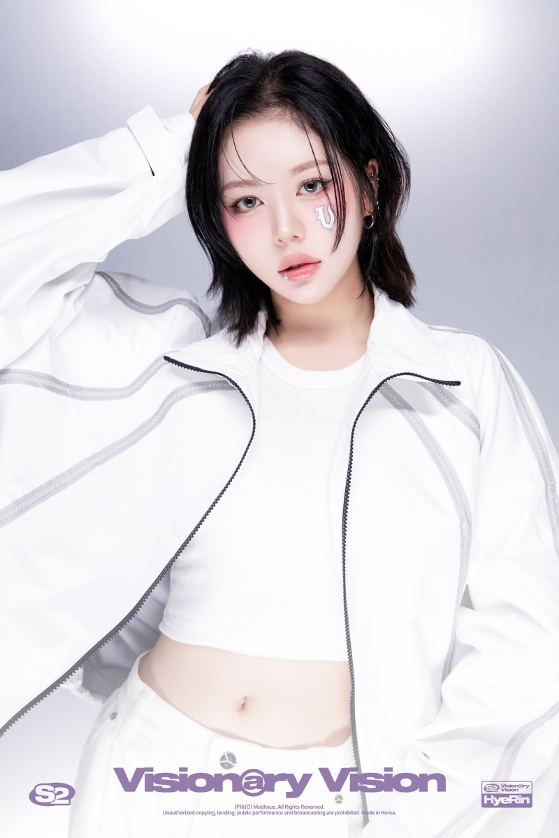 트리플에스 VV, 리더 정혜린 첫 개인 콘셉트 오픈…시크 품은 압도적 매력