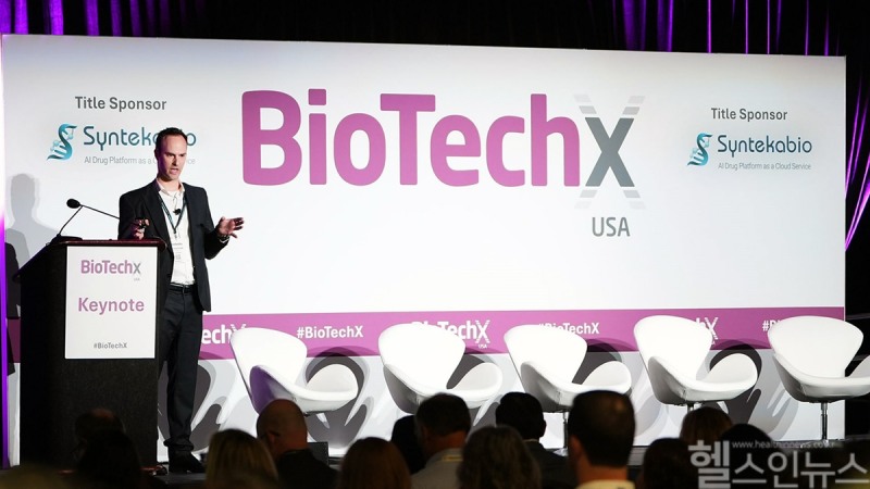 바이오테크엑스에 참여한 신테카바이오 USA CTO 조나단 위츠툼(Jonathan Witztum) 박사가 기조연설을 하고 있다. (신테카바이오 제공)
