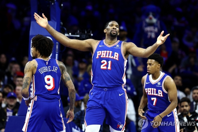 조엘 엠비드(21번)