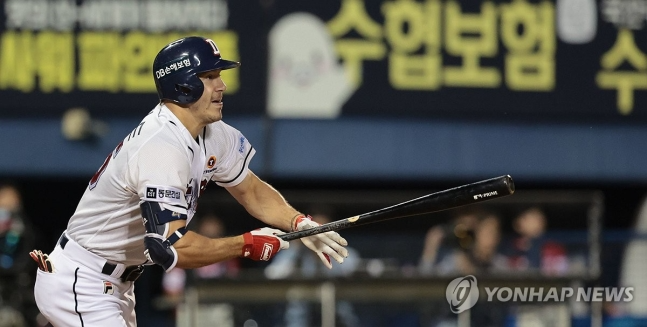 2타점 적시타 치는 두산 제러드