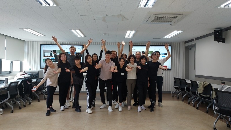 한양대 시니어 모델 전문과정 7기 전원과 김민건 교수