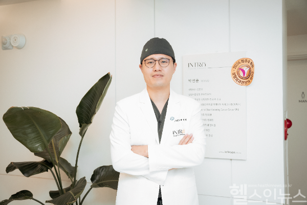 인트로성형외과 박선준 원장
