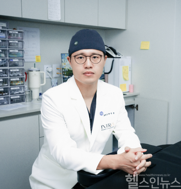 인트로성형외과 박선준 원장