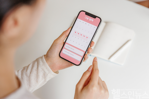 한국보건의료연구원, 피임기구 중 하나인 미레나 시술에 대한 의료기술 재평가 결과 발표... 피임 효과 확실하고 불임에 대한 걱정은 없어. 다만 유방암과 우울증 발생 연관성은 추가 연구 필요해 (클립아트코리아)