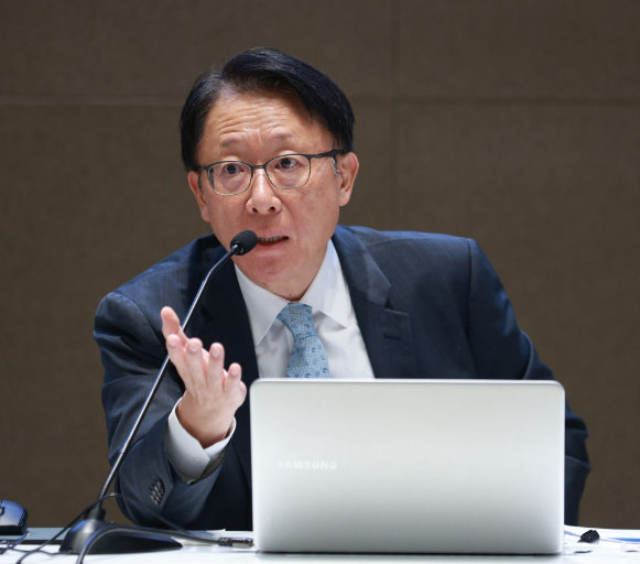 (상보) 신성환 금통위원 "주택가격 및 가계부채 변동성 축소, 통화정책 목표 아니지만 금융안정 위한 주된 고려 사항"