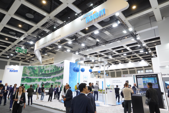 현대로템은 24일부터 27일까지(현지시간) 나흘 간 독일 베를린에서 열리는 ‘제14회 베를린 국제 철도차량·수송기술 박람회’에 참가한다고 25일 밝혔다. 사진은 현대로템의 이노트란스 박람회 부스 전경. (사진 = 현대로템 제공)