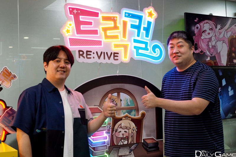 두 사람은 11년 만에 축하할 만한 첫 1주년을 맞이했음을 기뻐했다.