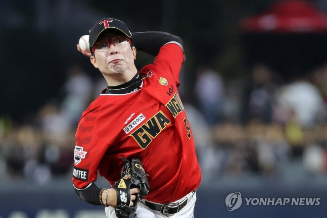 투구하는 양현종