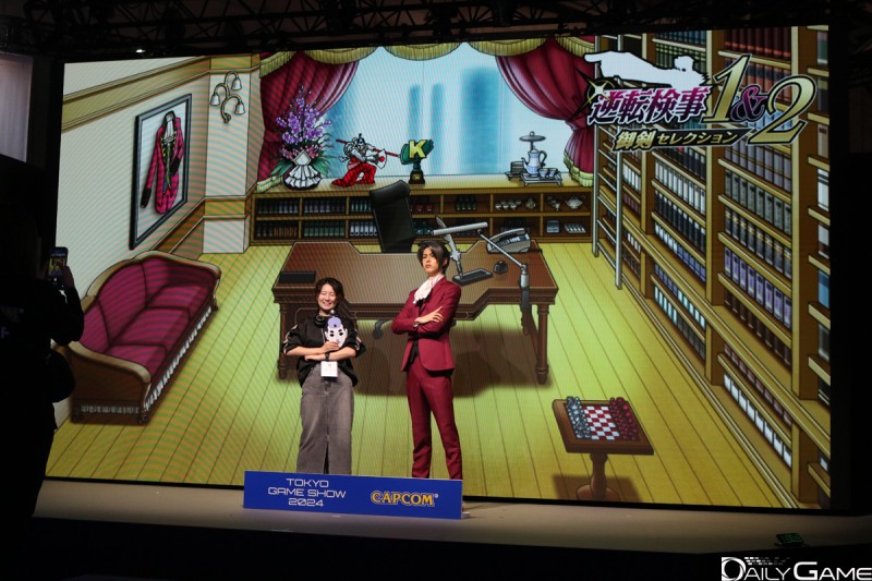 '역전검사' 시리즈의 주인공 '미츠루기' 코스어 무대 이벤트에서는 준수한 외모에 사진 촬영을 위한 여성 방문객들의 대기열이 끊이질 않았습니다.