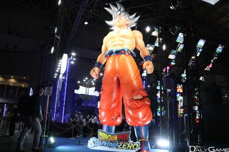 반다이남코는 '드래곤볼 스파킹! 제로' 주인공 '손오공'의 거대 조형물을 구현했습니다.