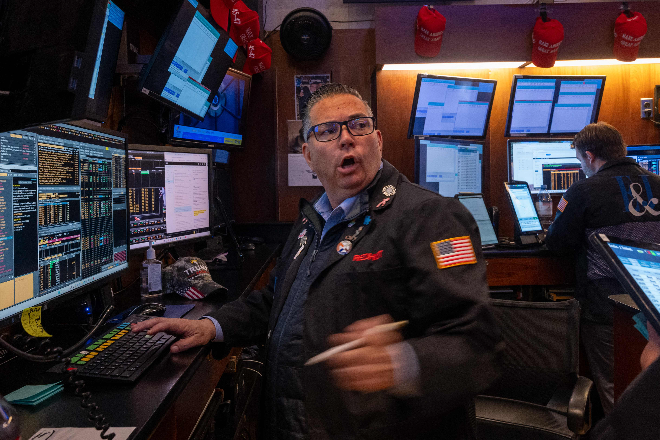 뉴욕증권거래소(NYSE)에서 일하는 트레이더의 모습. 사진=연합뉴스