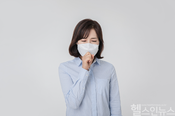 건조한 환절기에 심해지기 쉬운 기관지확장증, 기침과 가래 오래된다면 의심해 봐야... 한 번 발병 시 합병증 가능성 높아 가능한 한 조기에 진단하고 적극적으로 치료 임하는 게 중요해 (클립아트코리아)