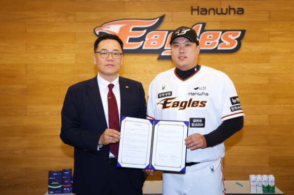 대상웰라이프 서훈교 대표이사와 한화이글스 류현진 선수