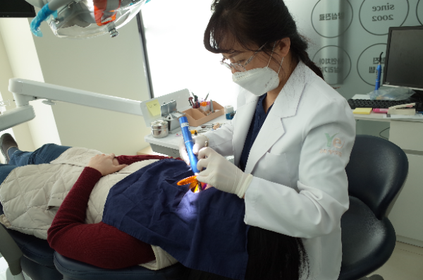 치주질환 방치 시 심각한 결과 초래…초기 치과 치료 중요