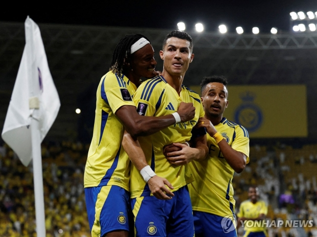 골 넣고 기뻐하는 호날두