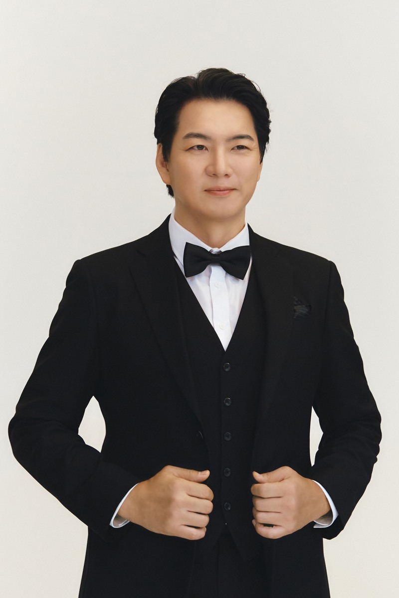 송일국, 뮤지컬 ‘애니’ 첫 공연 성료…무대 위 강렬한 존재감