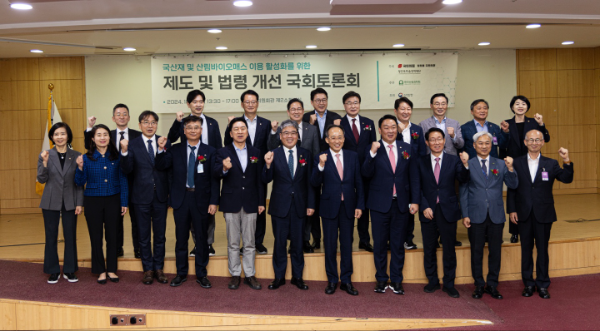 정희용 국회의원의 개회사, 이상현 한국산림과학회장 환영사, 추경호 국민의힘 원내대표, 배준영 원내수석부대표, 임상섭 산림청장의 축사에 이어 주제 발표가 이어졌다.