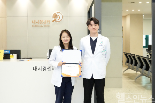 분당제생병원 소화기센터 서준영 과장과 김하영 의료진 (분당제생병원 제공)