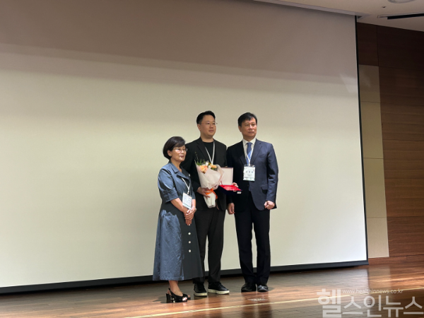 중앙대병원 안과 김경우 교수 제 1회 이원희 학술상 수상사진 (중앙대병원 제공)