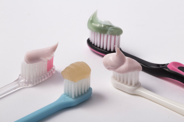 치약을 고를 때는 구강 상태를 먼저 파악해 맞는 성분을 골라 구매해야 한다. (클립아트코리아 제공)