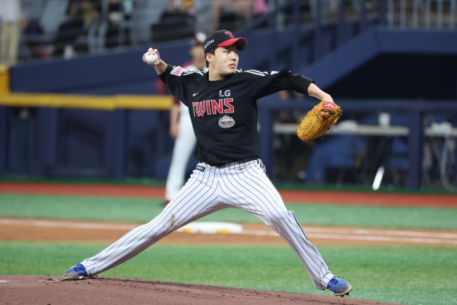 역투하는 임찬규