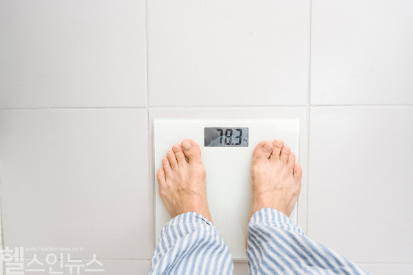 암 치료 후 체중 감량하면 암 재발 및 사망률까지 높일 수 있는 당뇨 위험도 감소되는 것으로 밝혀져 (클립아트코리아)