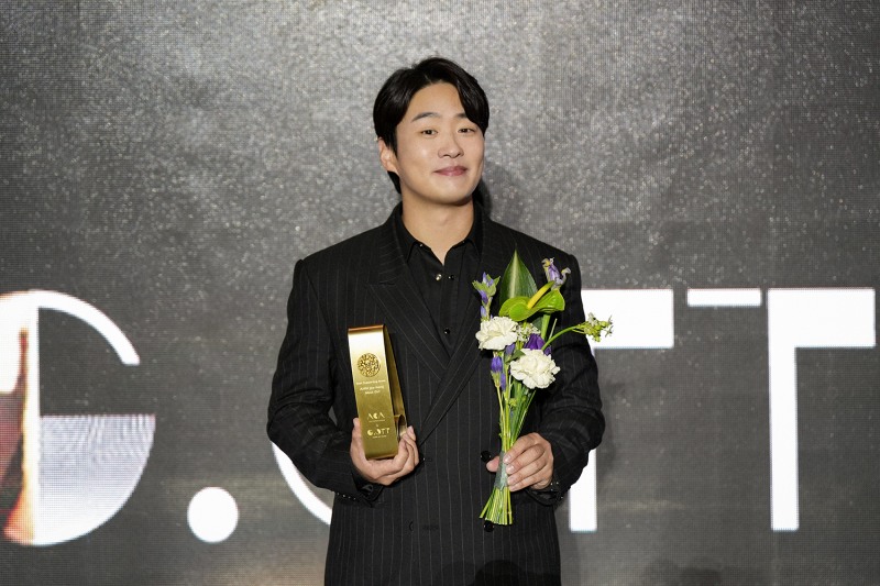 안재홍, ‘마스크걸’ 주오남으로 연이은 수상 행렬