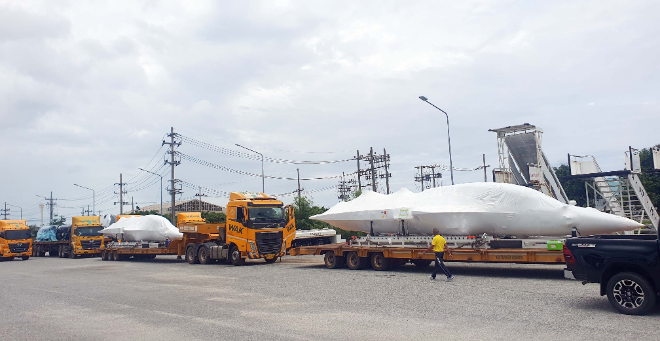 CJ대한통운이 태국에서 무진동차량을 이용해 T-50TH 전투기를 안전하게 운송하고 있다. ⓒCJ대한통운