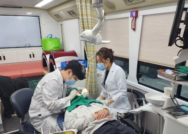찾아가는 구강검진 버스. ⓒ 해남군