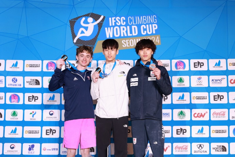 △ '2024 IFSC 서울 스포츠클라이밍 월드컵' 볼더 1위 이도현 선수(가운데). (제공= 대한산악연맹)