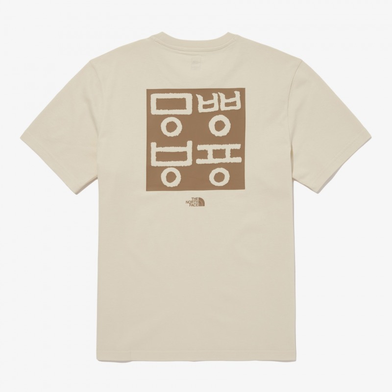 사진=순경음 타이포그래피가 적용된 ‘노스페이스 한글 티셔츠’ 제품컷 / 사진출처=영원아웃도어