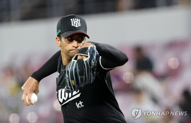 역투하는 쿠에바스