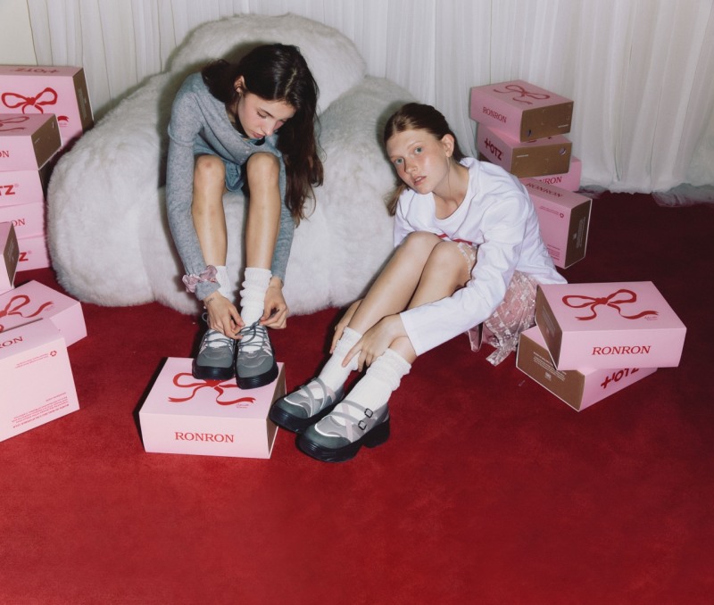 사진=패션 플랫폼 폴더의 자체브랜드 오찌 '로미타' 컬렉션 착용 모습 / 사진출처=이랜드월드