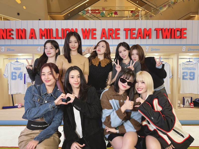 트와이스, 데뷔 9주년 기념 팝업 스토어 오픈…20일 단독 팬미팅 전 팬심 예열