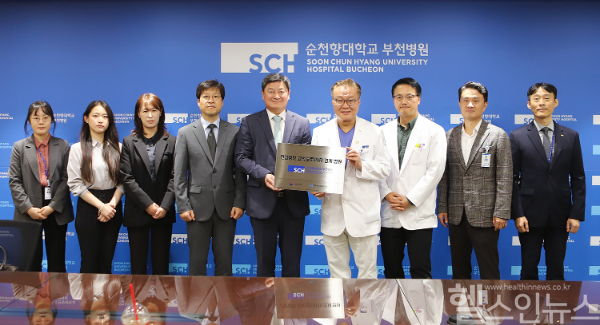 순천향대 부천병원에서 10일 개최된 ‘건강정보 고속도로 개통식’ 기념사진(좌측 다섯 번째 염민섭 한국보건의료정보원장, 여섯 번째 문종호 순천향대학교 부천병원장) / 사진출처=순천향대 부천병원